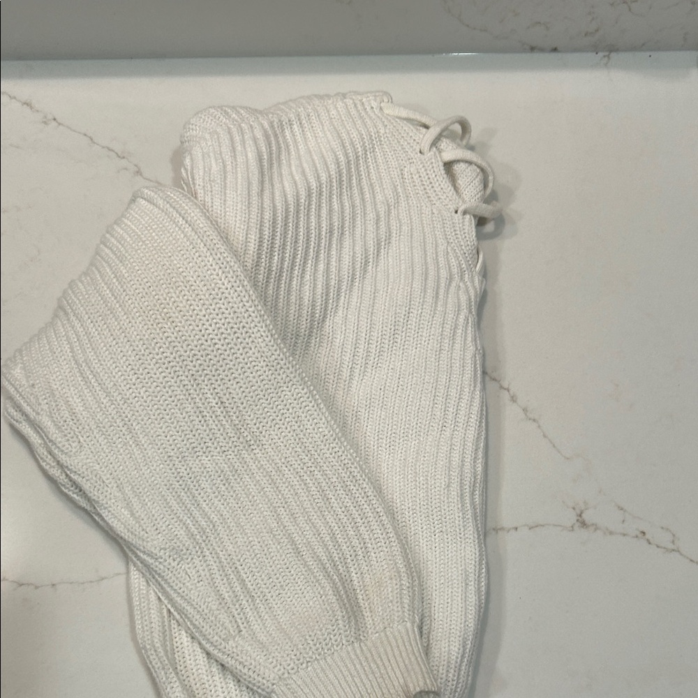 Women’s sweater, great quality, super 
comfy!!